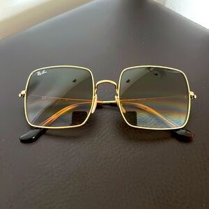 Square Ray-Bans, gold, tortoise shell, tan shades